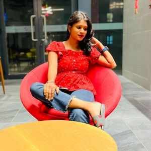 Meet your Posher, Divya